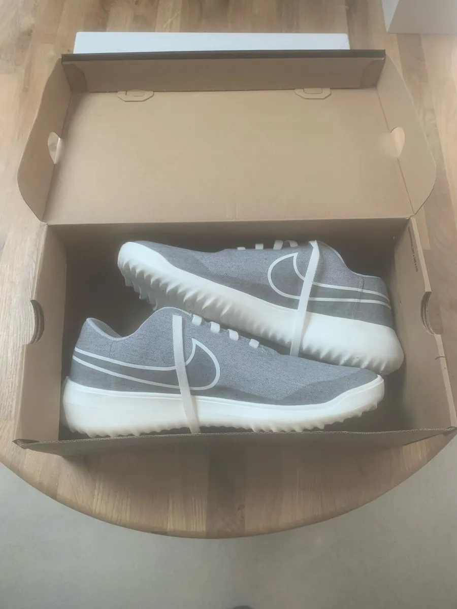 Golf shoes - Nike used once. - Image 1