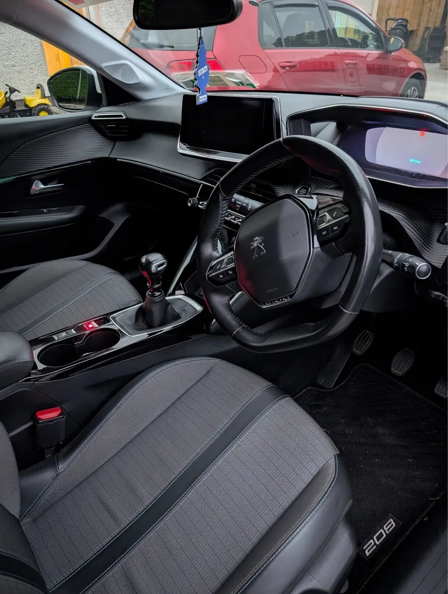 Peugeot 208 Allure - Image 2