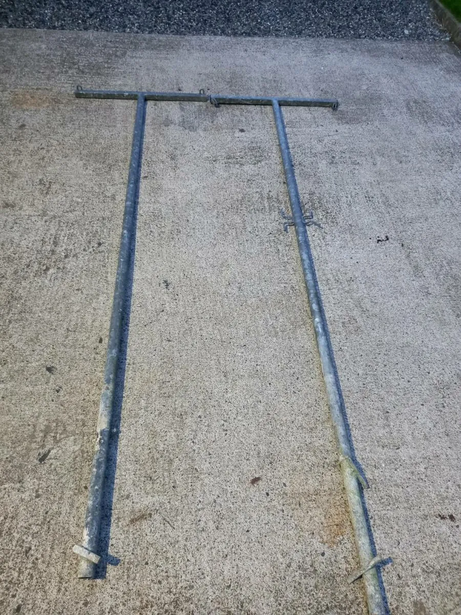 Clothesline  poles - Image 1