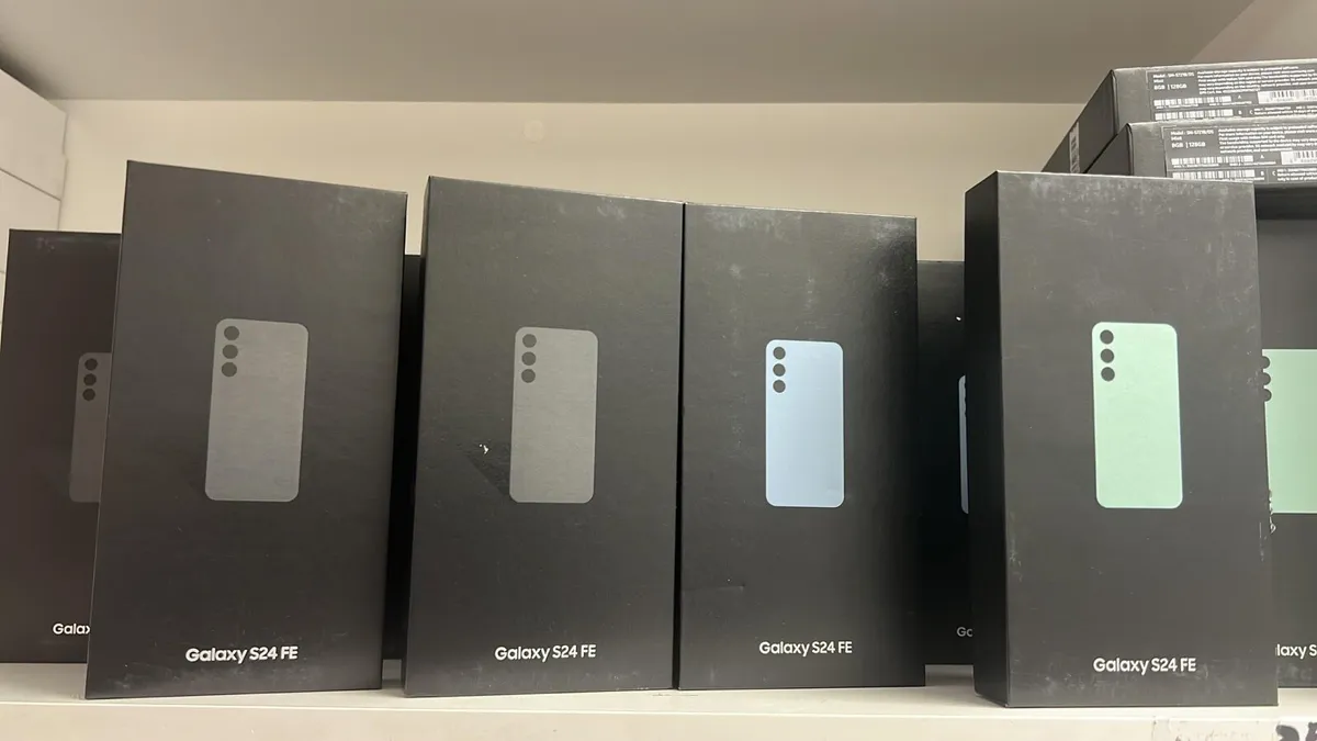 Samsung S24 FE – 128GB – Brand New (Seal Opened) - Image 3