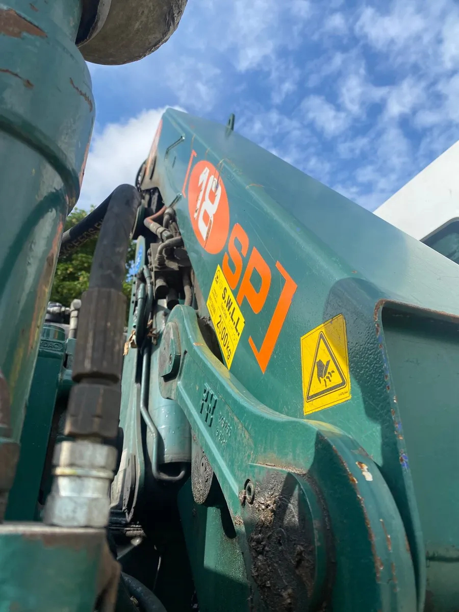 Tipper with crane - Image 4