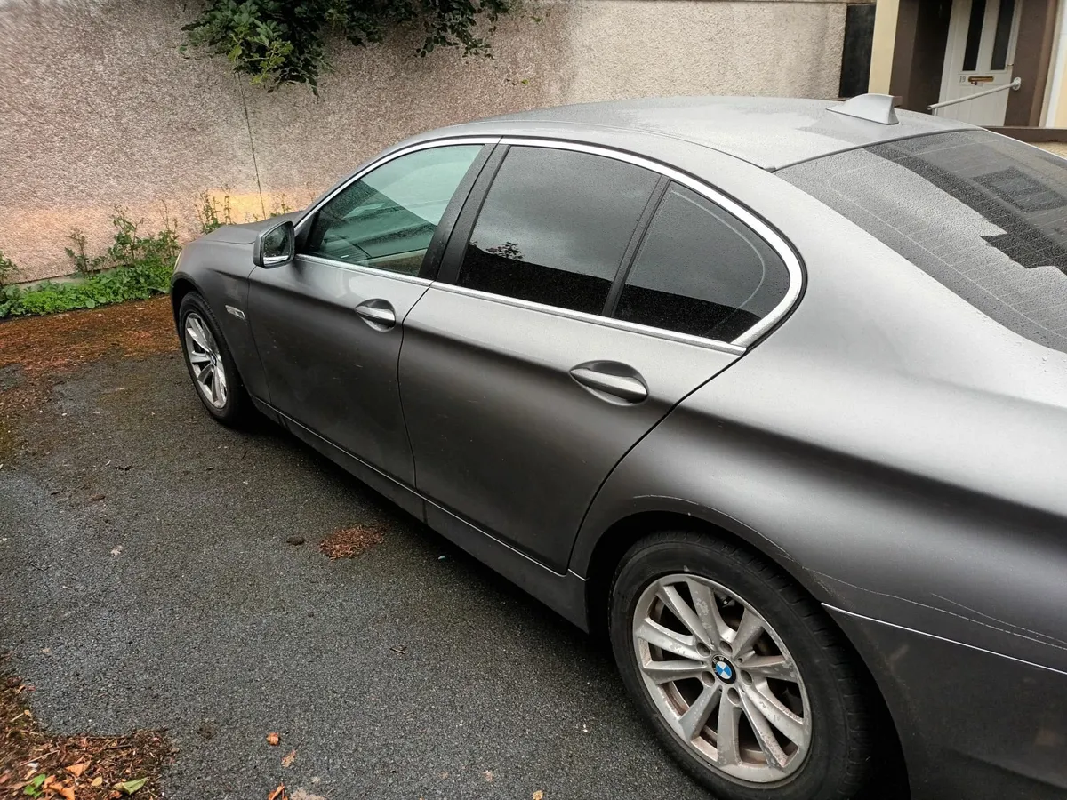 BMW 5-Series 2010 - Image 3