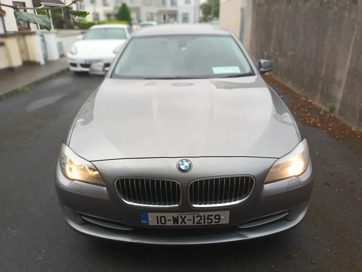 BMW 5-Series 2010 - Image 4