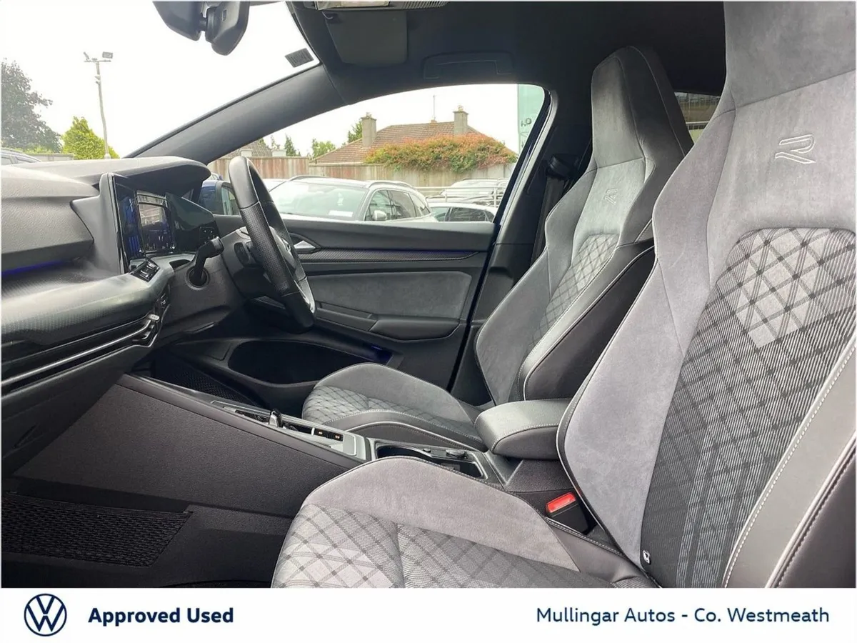 Volkswagen Golf Mild Hybrid 1.5 Etsi 130HP R-line - Image 4