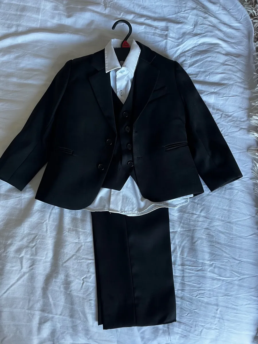 Child’s suit - Image 2