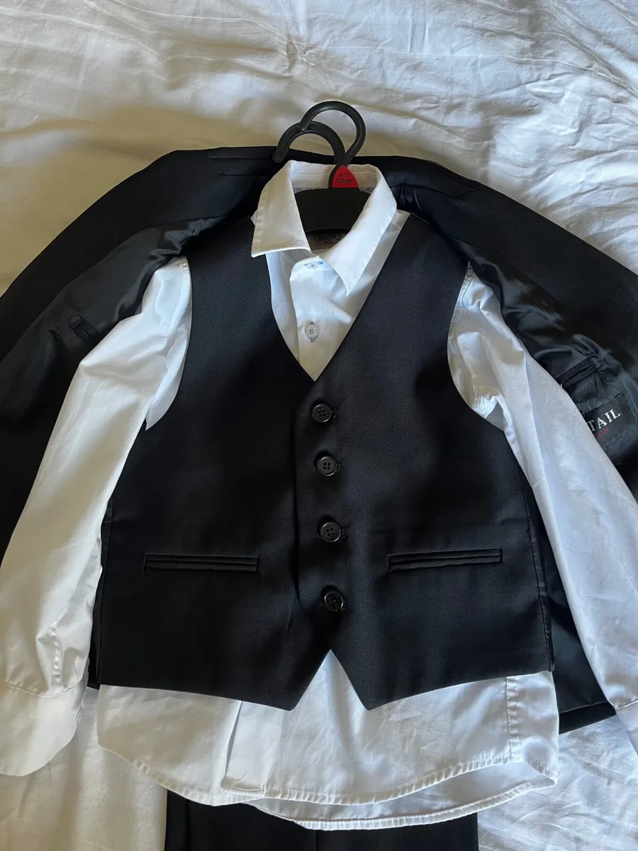 Child’s suit - Image 4