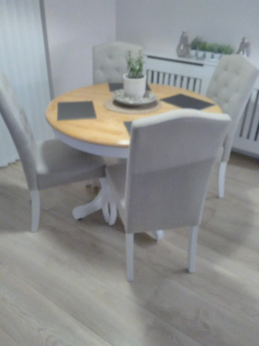 Extendable table and chairs