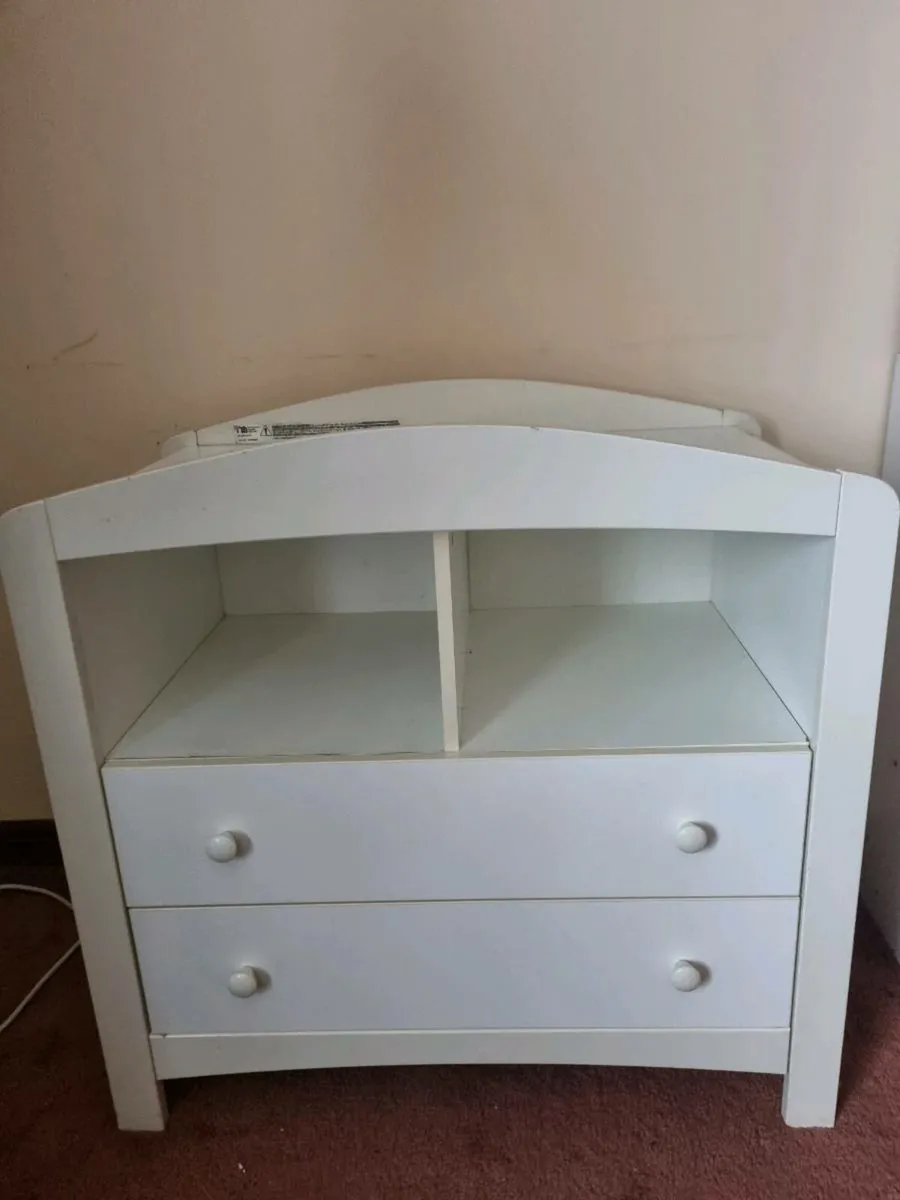 Solid wood changing table - Image 1