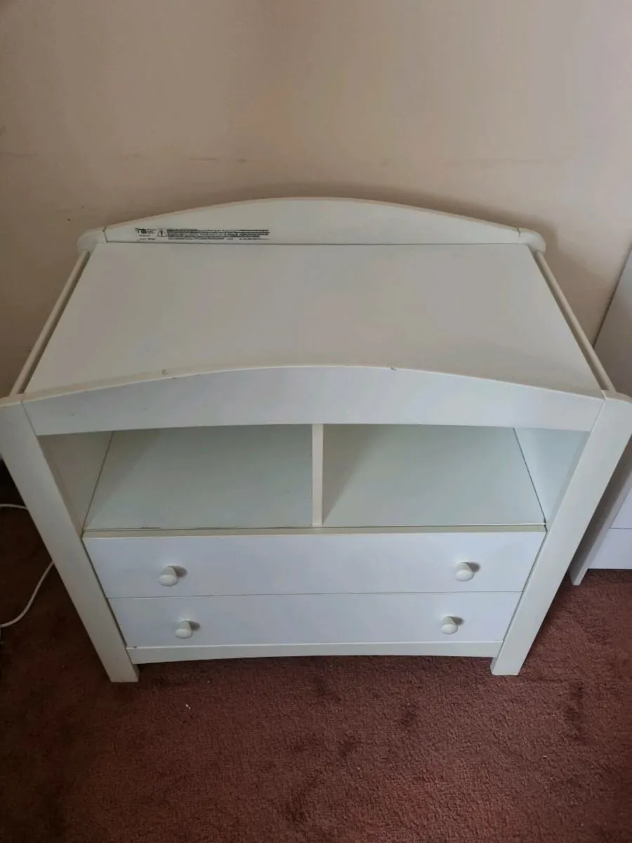 Solid wood changing table - Image 2