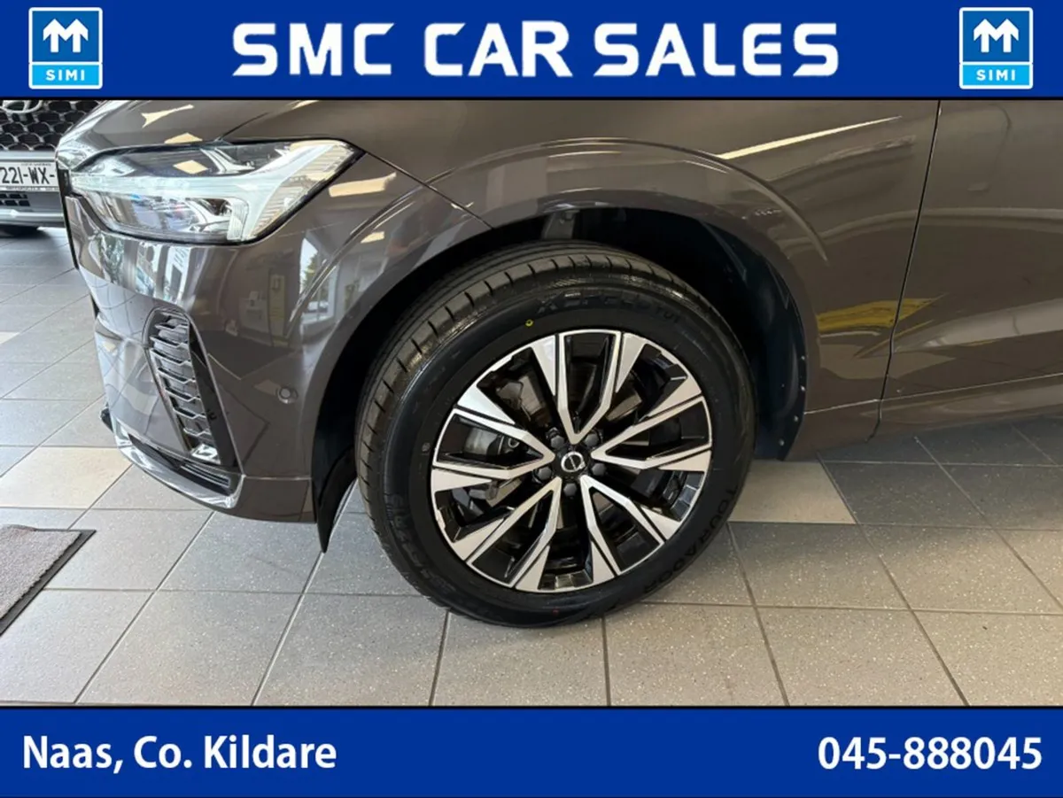 Volvo XC60 B4 Plus Dark 5DR Auto 197 BHP - Image 4