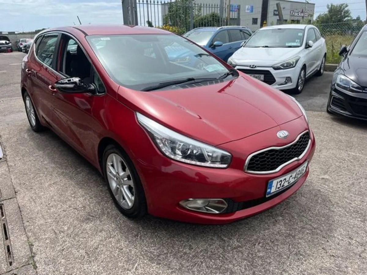 Kia Ceed 2 Ecodynamics 5DR - Image 2