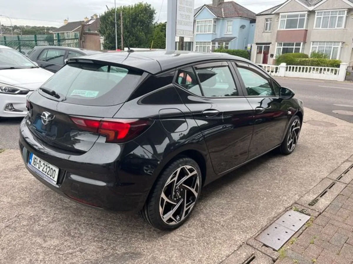 Opel Astra E 1.4i 100PS 5DR - Image 3
