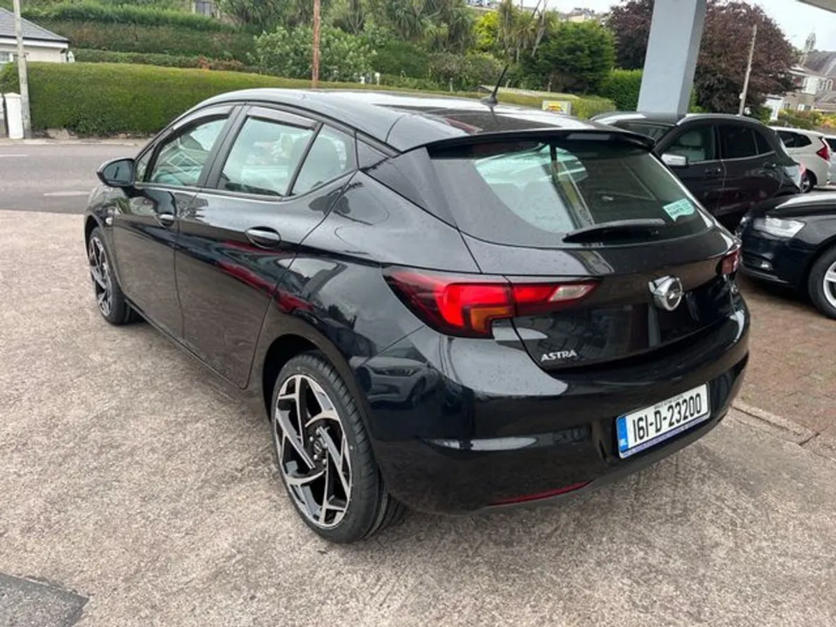 Opel Astra E 1.4i 100PS 5DR - Image 4