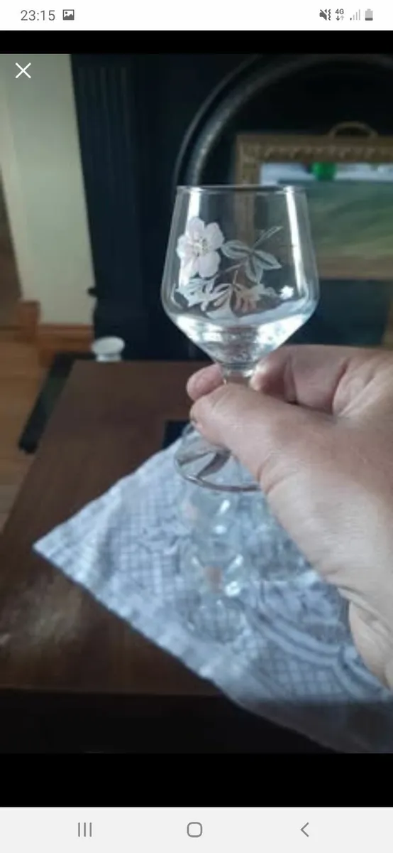 6 little glasses with floral design - Image 1