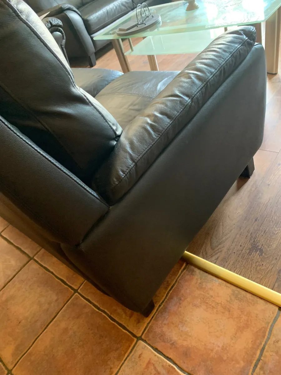 Couch - Image 4