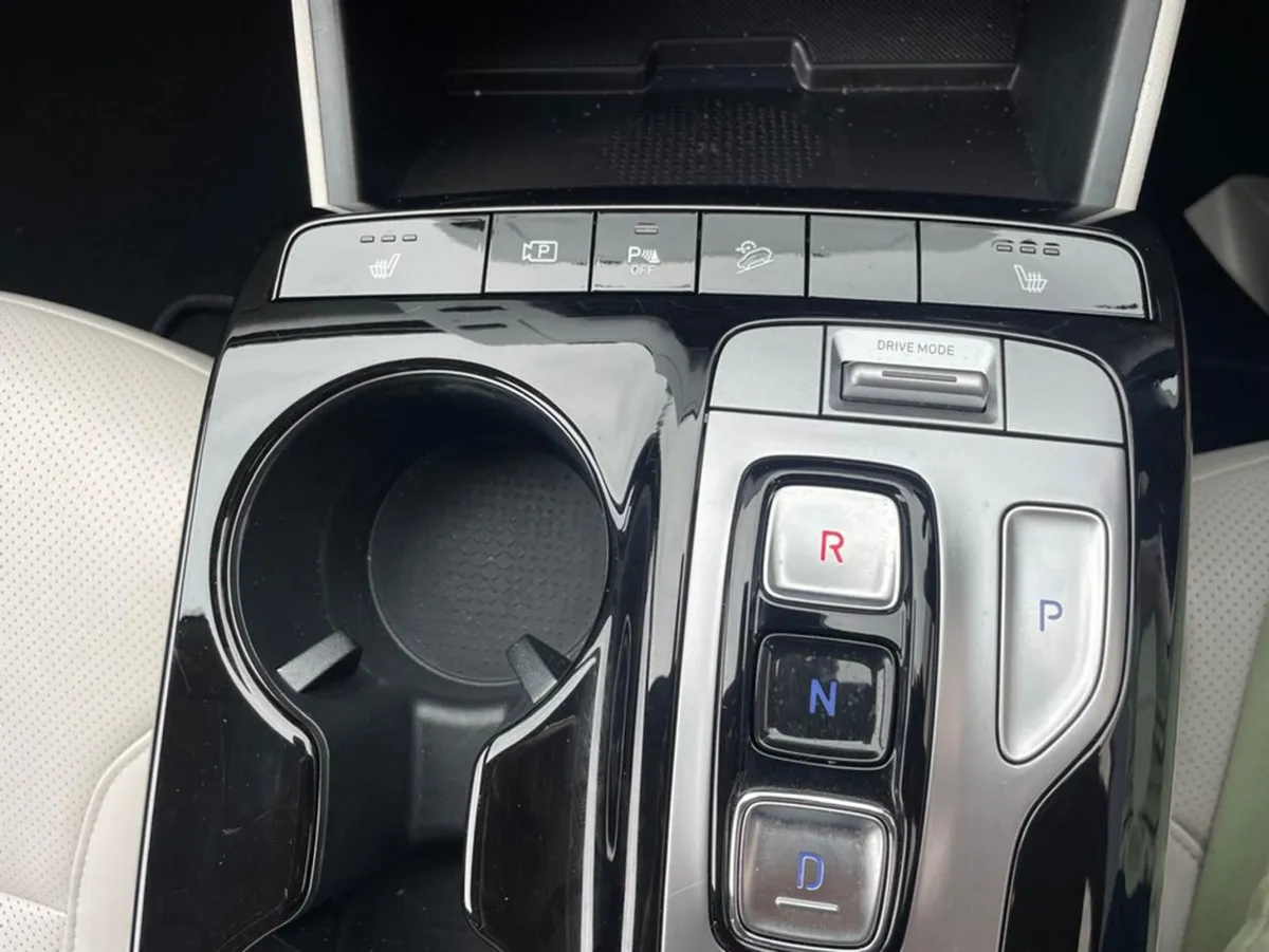 Hyundai Tucson 232 Executive HEV Auto AS New - Image 3