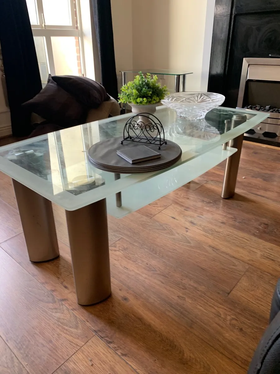 Coffee table + tv stand - Image 1