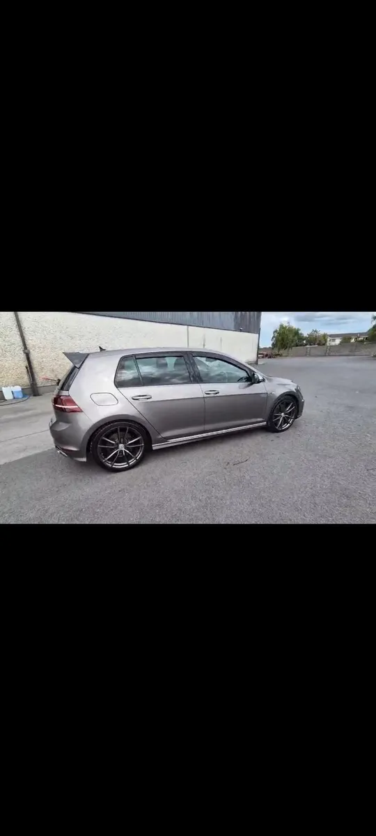 Volkswagen Golf R - Image 2