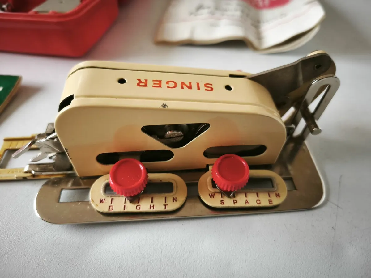 Button hole machine - Image 1