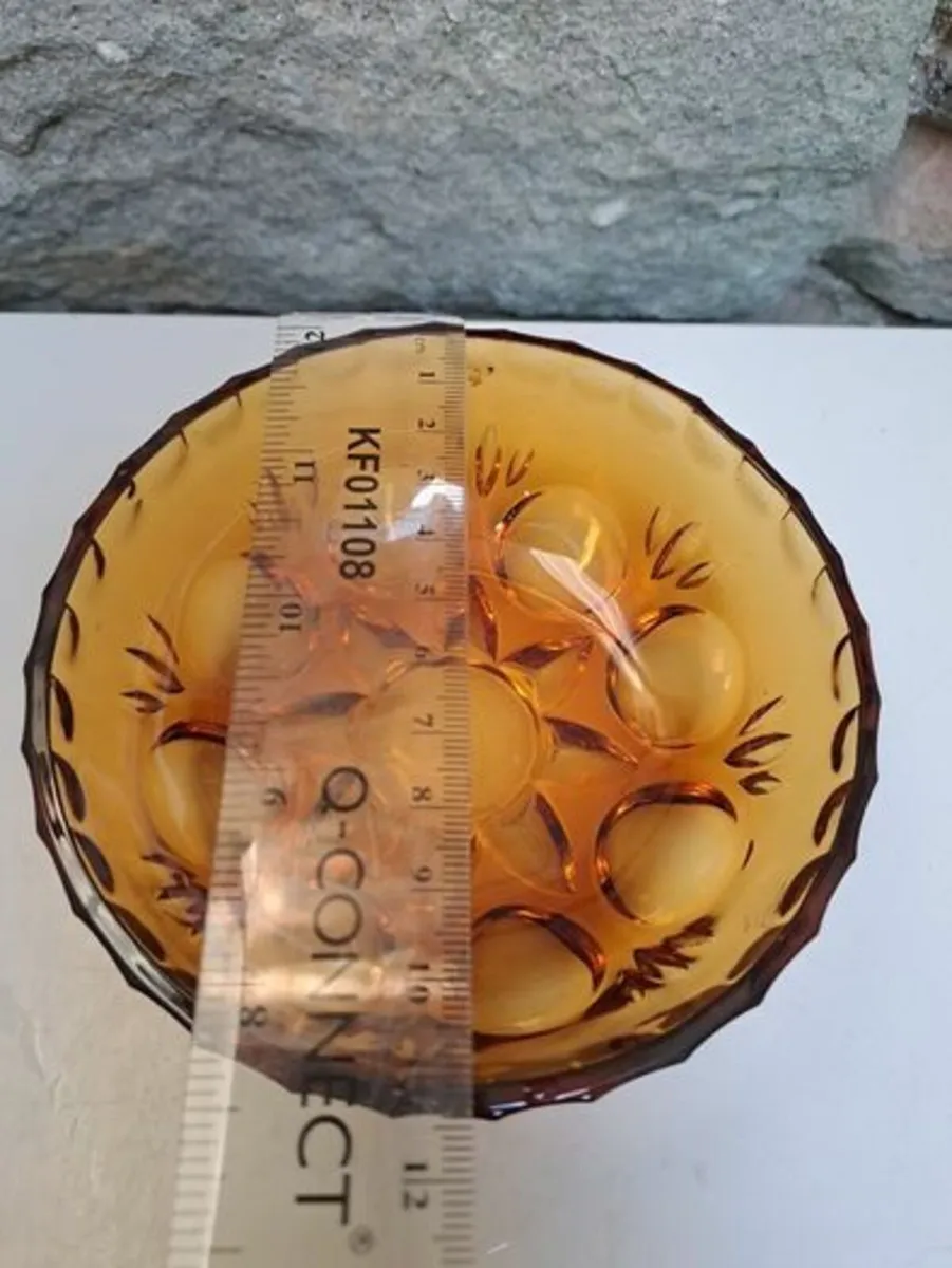 Amber coloured glass bowl 1970s - Image 4