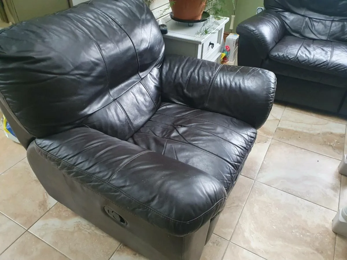 Leather Quality Recliner Sofa 3+1+1 - Image 3