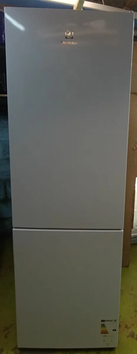 ELECTROLUX FREESTANDING FROST FREE FRIDGE FREEZER - Image 4