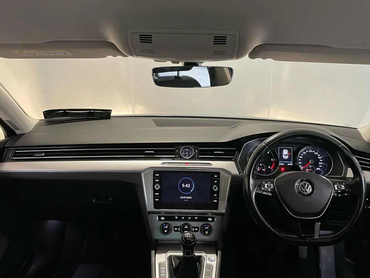 Volkswagen Passat CL 2.0 TDI MANUAL 6SPEED FWD 150 - Image 3