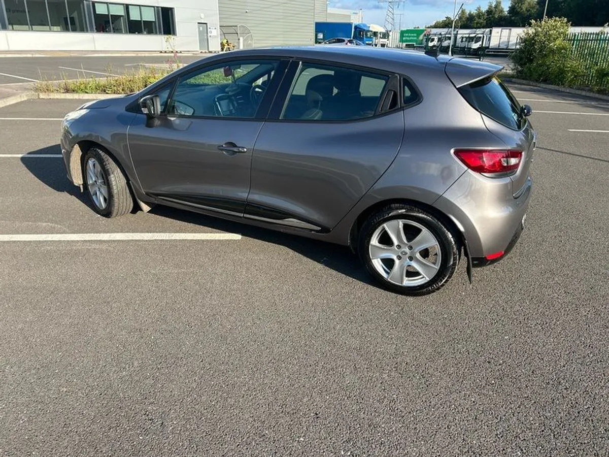 2015 Renault Clio 2015 - Image 2