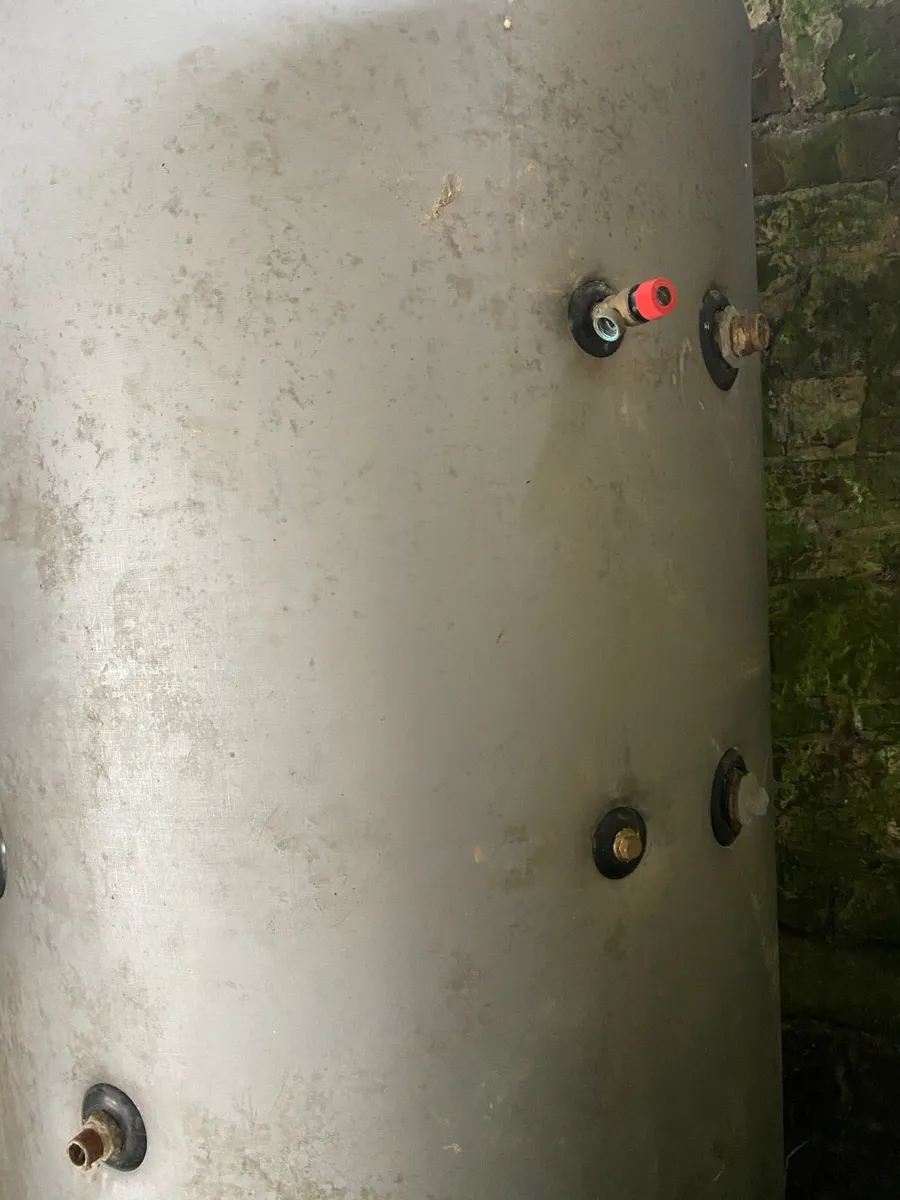 Hot water tank - Image 2