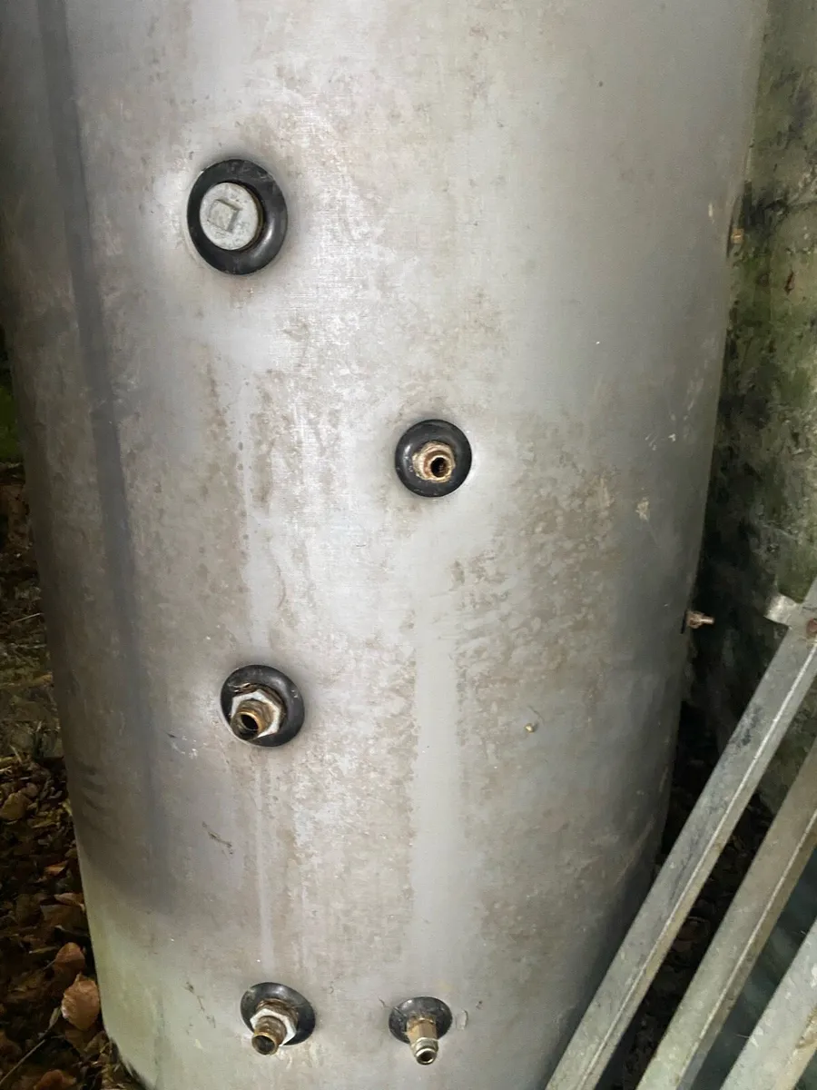 Hot water tank - Image 3