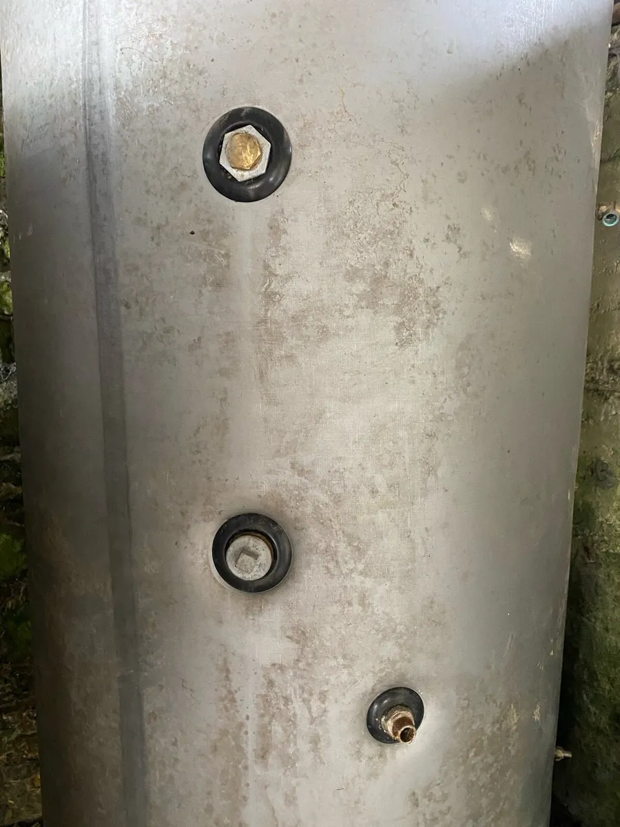 Hot water tank - Image 4