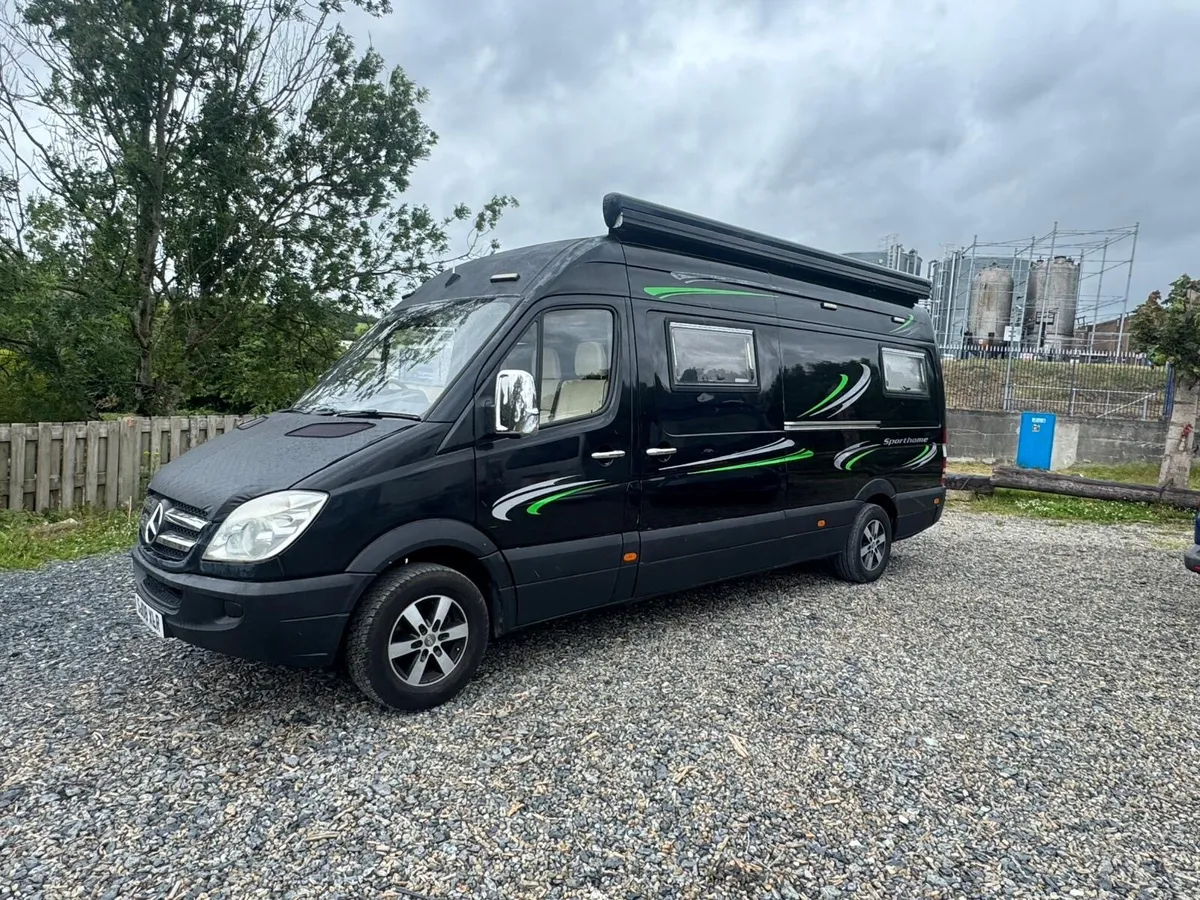 Mercedes-Benz motorhome - Image 2