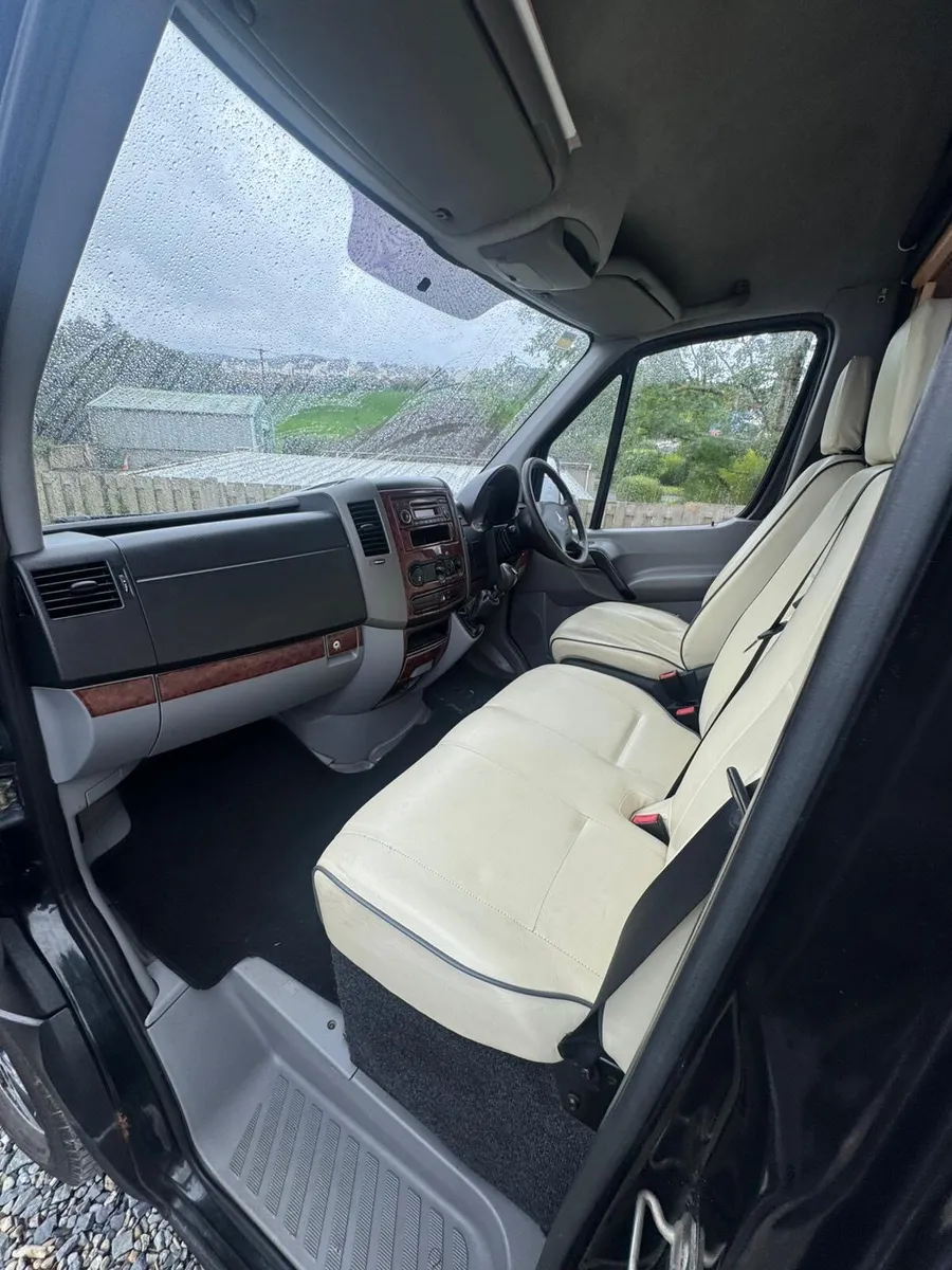 Mercedes-Benz motorhome - Image 3