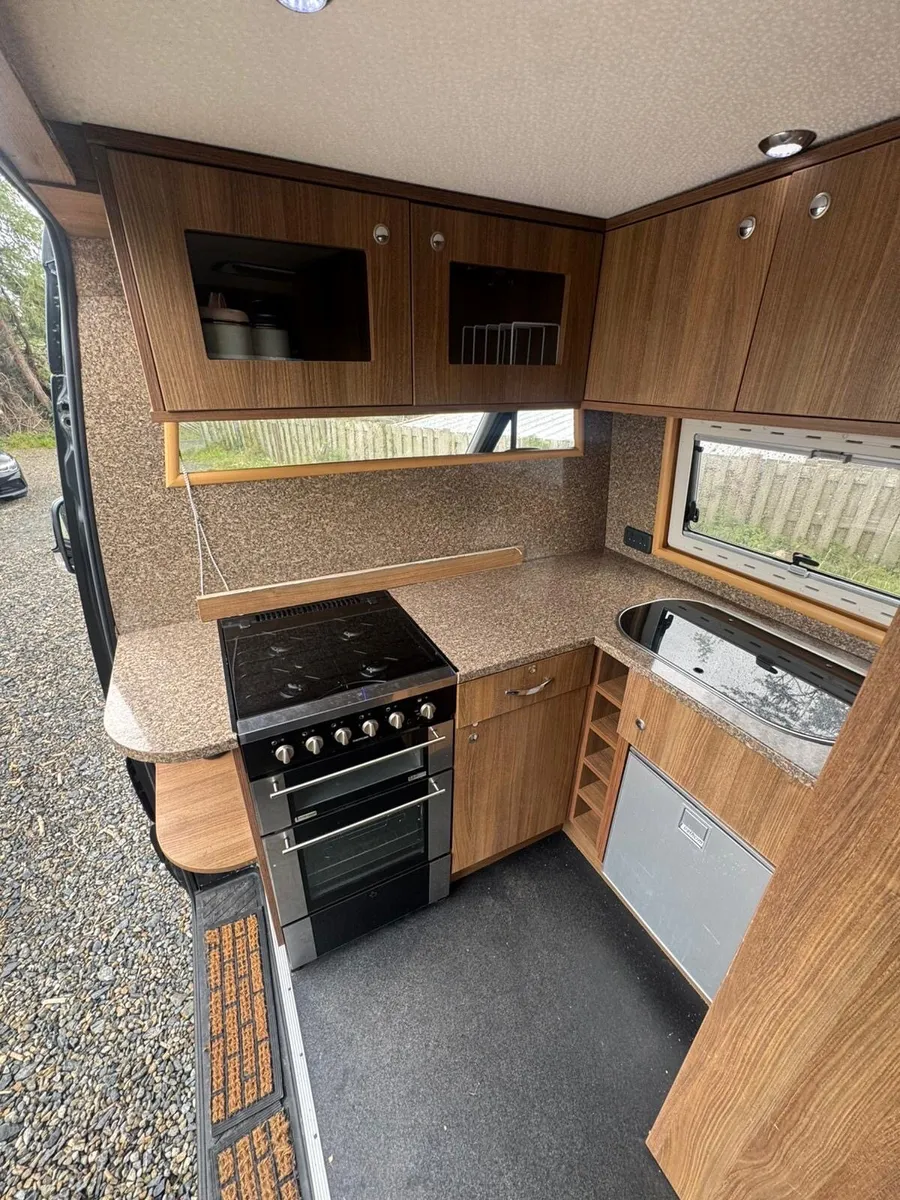 Mercedes-Benz motorhome - Image 4