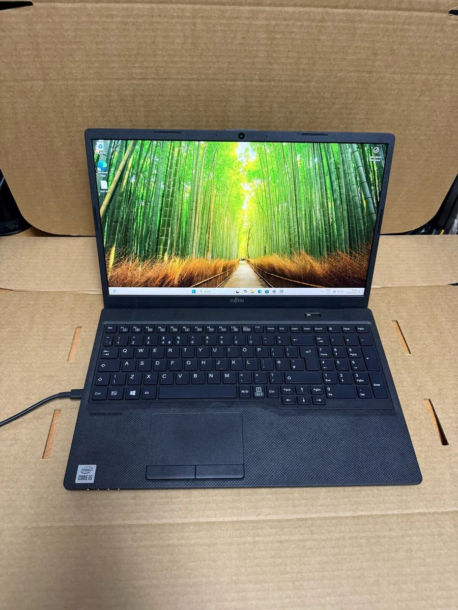 Fujitsu Laptop i5 10th gen 16-256 w11 - Image 1