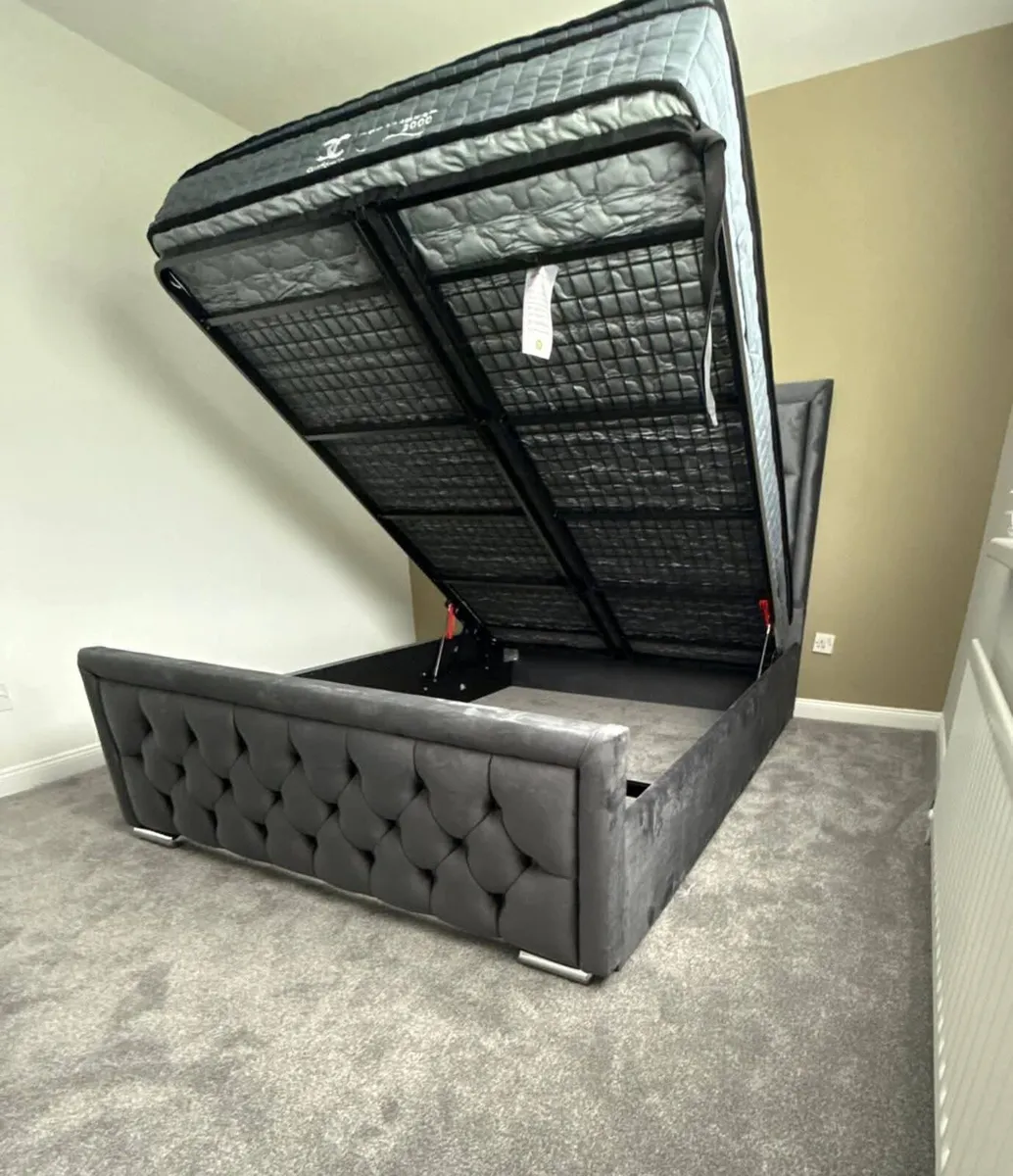 King-size Beds with orthopedic springs Metress - Image 1