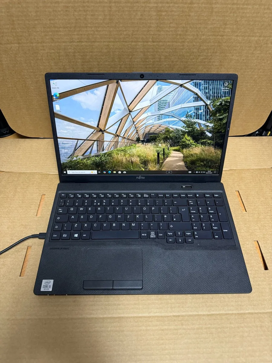 Fujitsu i5 pro 16-256 win 10 - Image 1