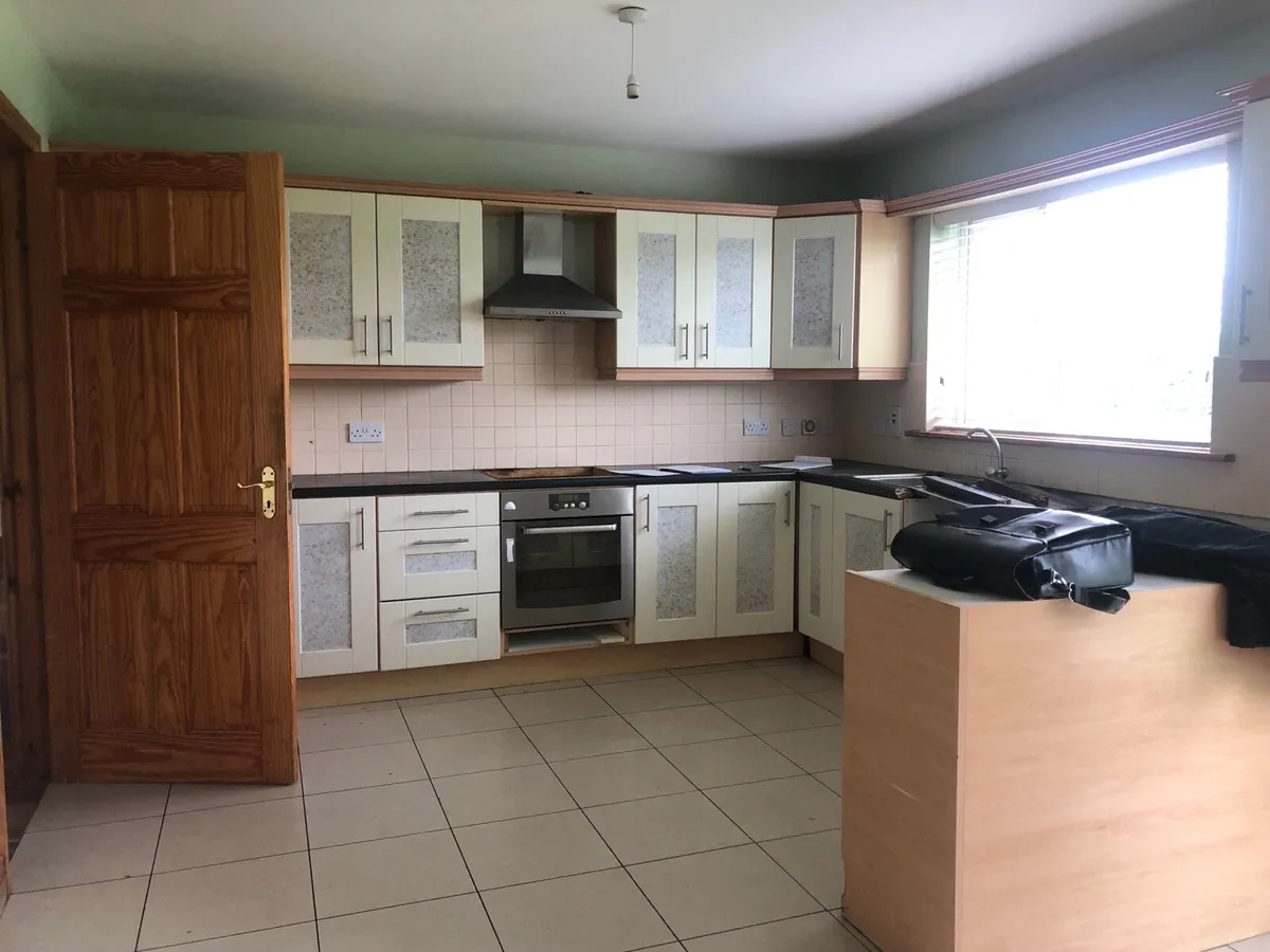 Room 4 rent in King James’ Brehon Carlanstown - Image 3