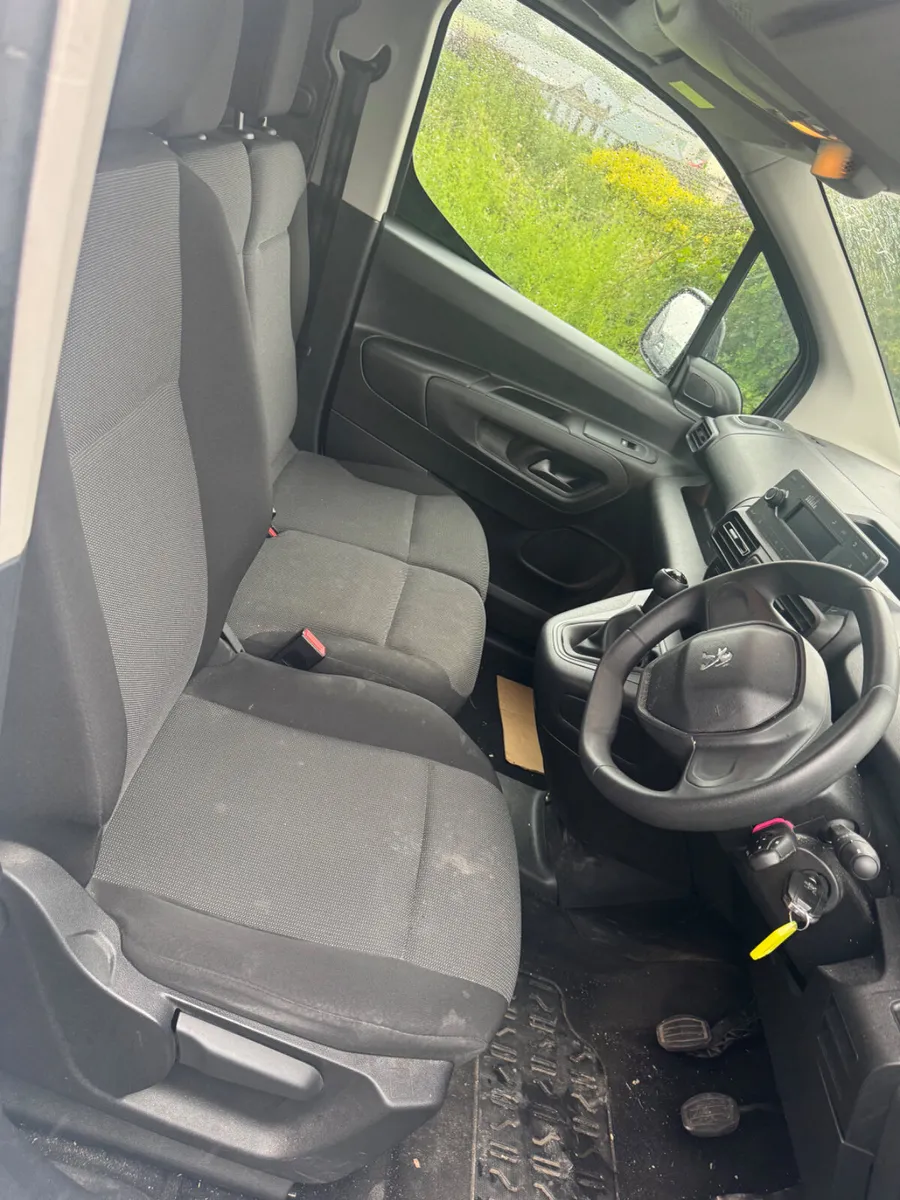 Peugeot Partner 2021 3  seater - Image 3