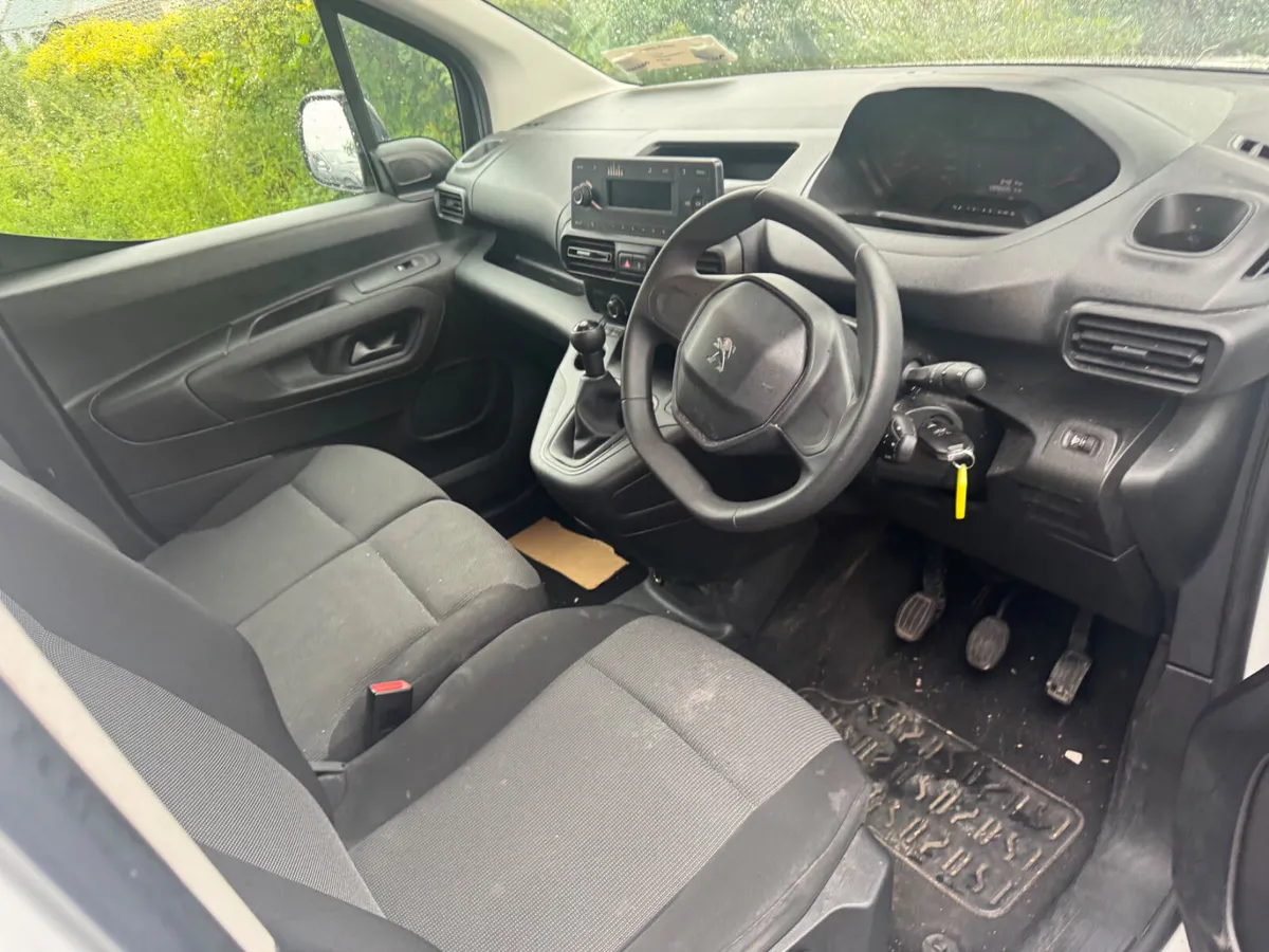 Peugeot Partner 2021 3  seater - Image 4