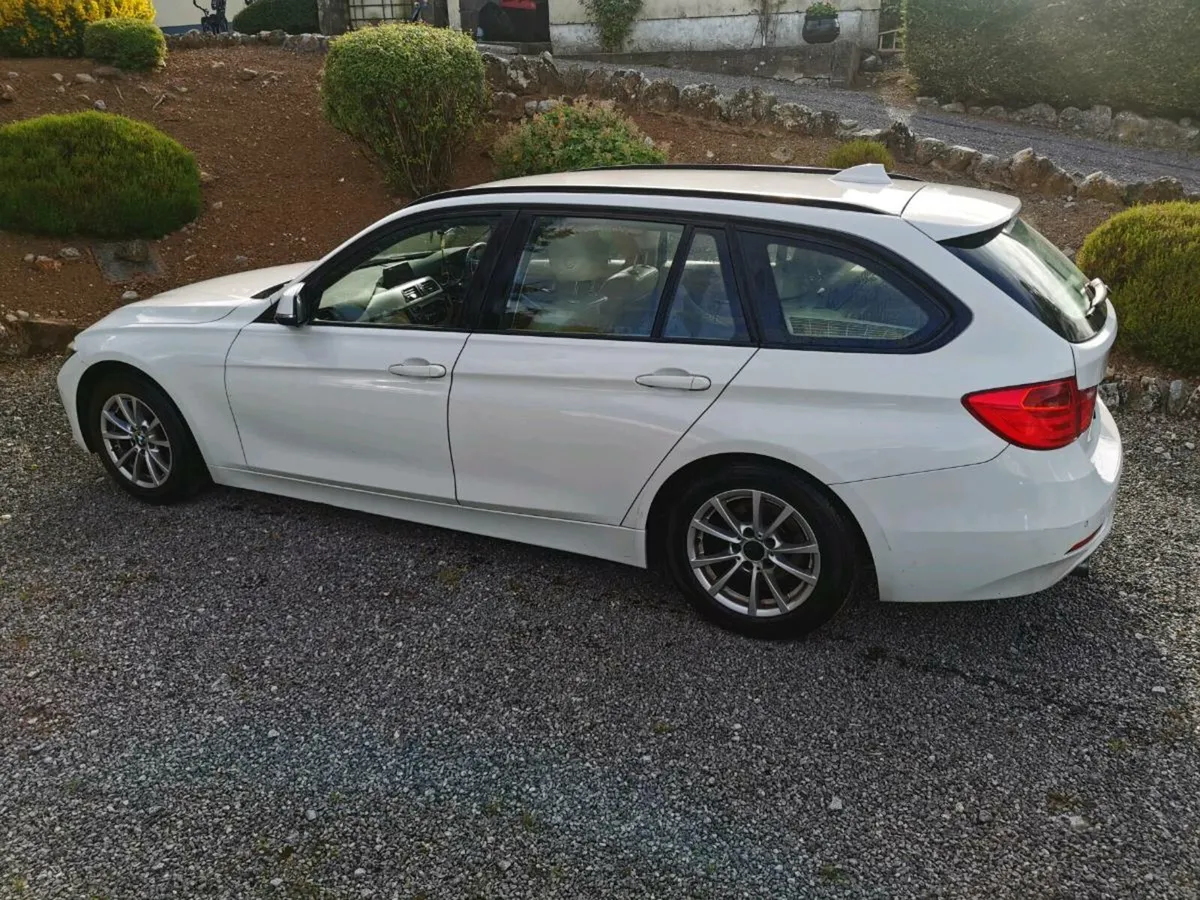 14 Bmw 320d Touring - Image 2