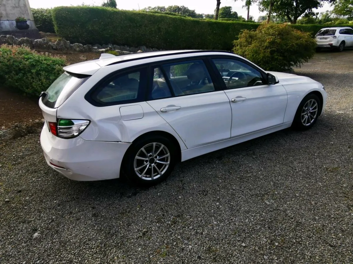 14 Bmw 320d Touring - Image 4