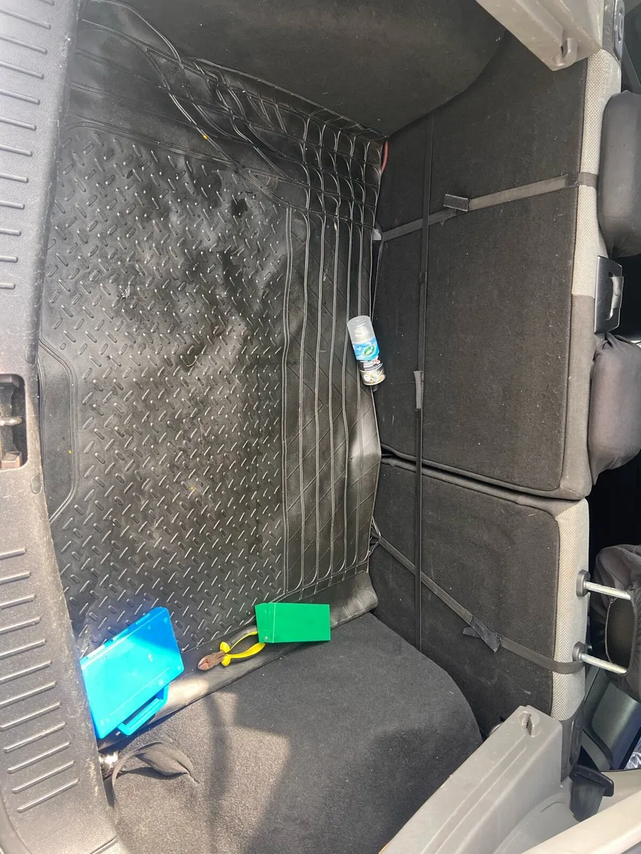 Car - Image 4