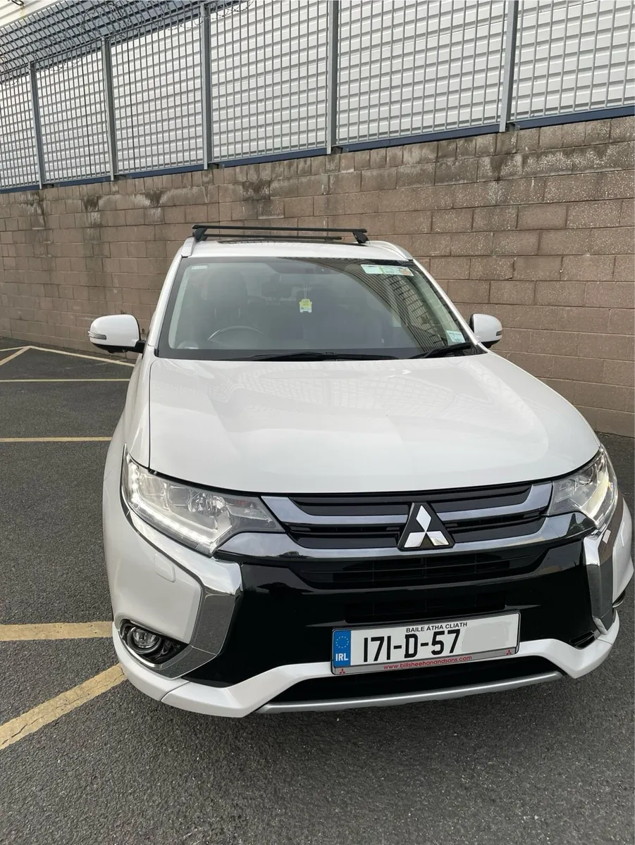 Mitsubishi Outlander - Image 1
