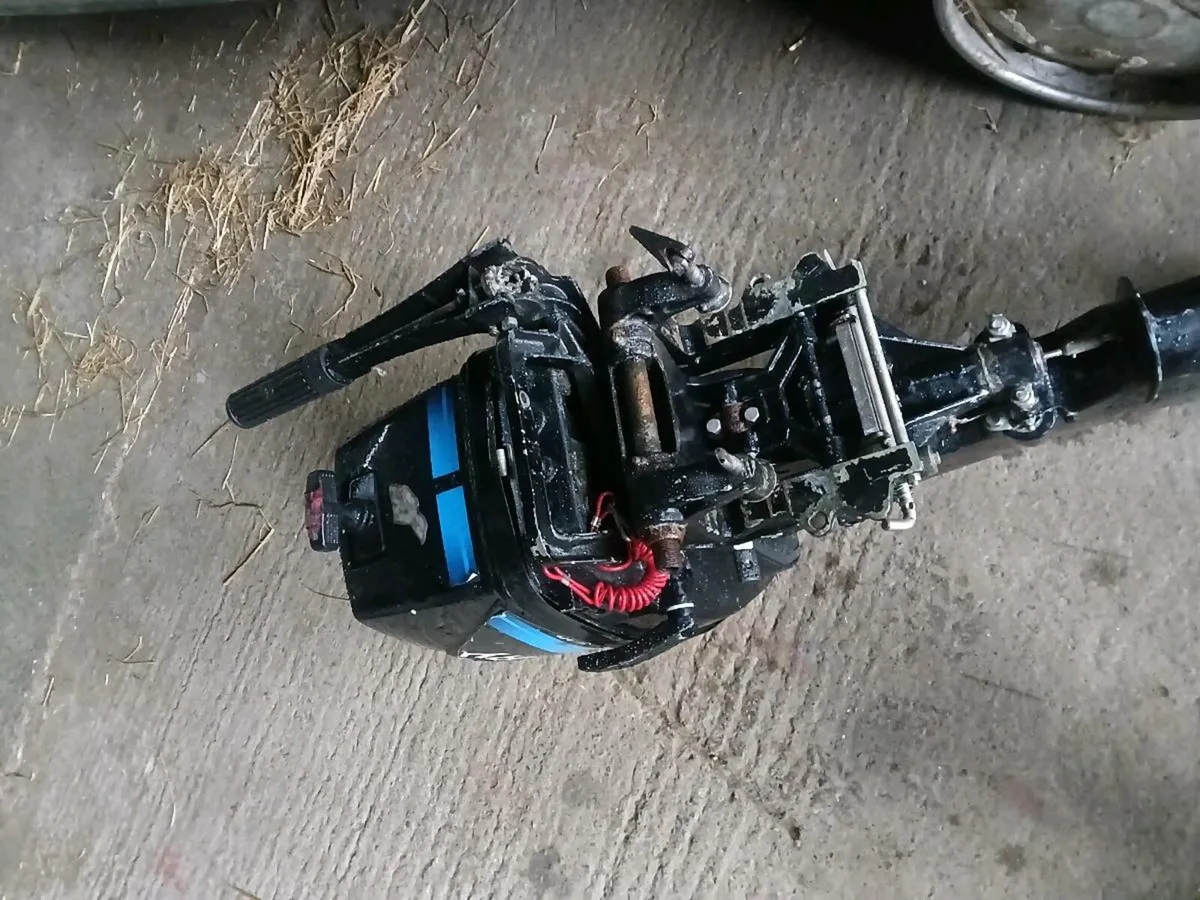 25 mercury  2 stroke - Image 2