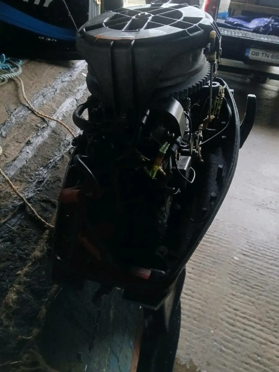 25 mercury  2 stroke - Image 3