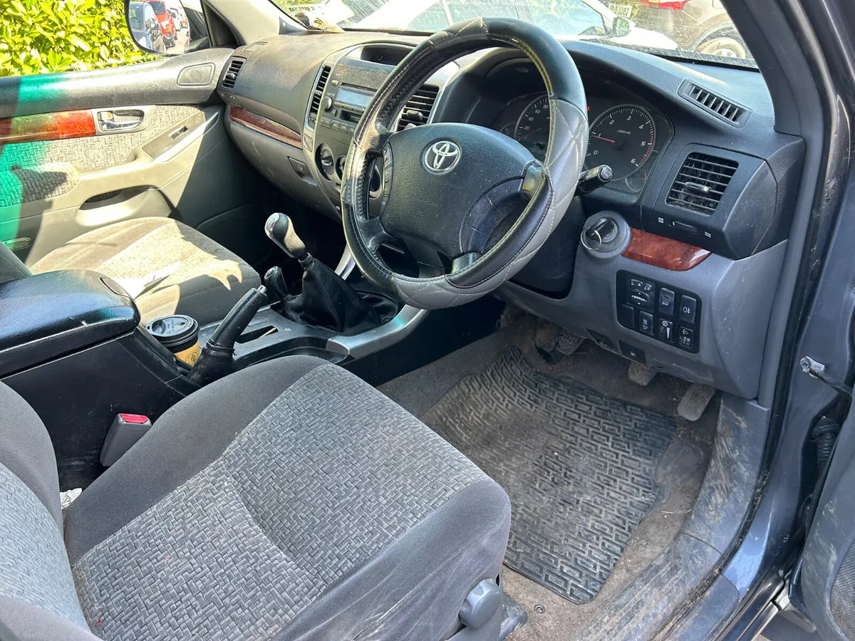 Toyota Land Cruiser 2010 - Image 3