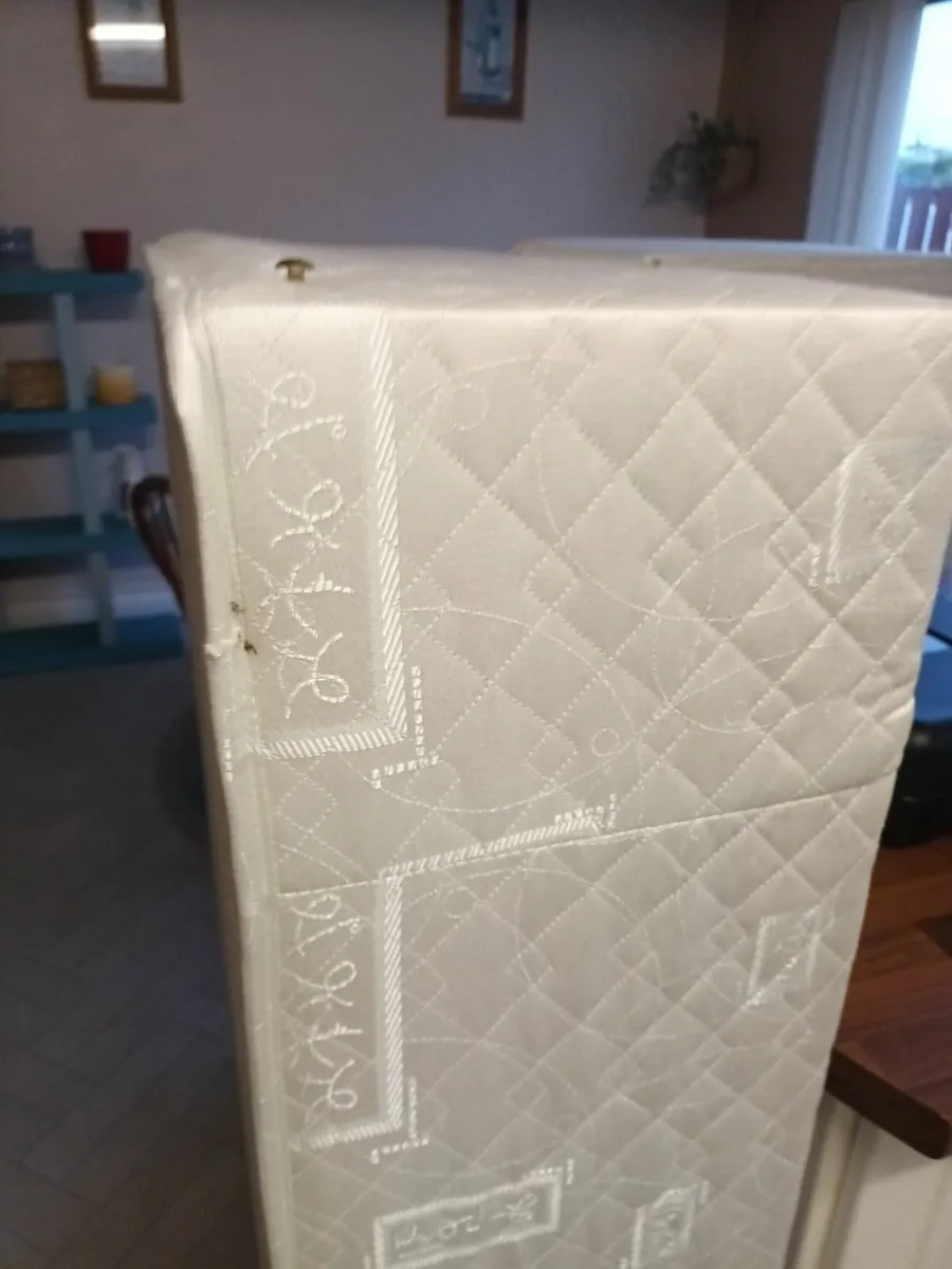 Bed and matress - Image 4