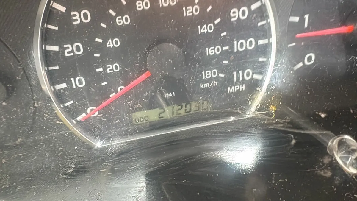 Toyota HiAce 2010 - Image 2