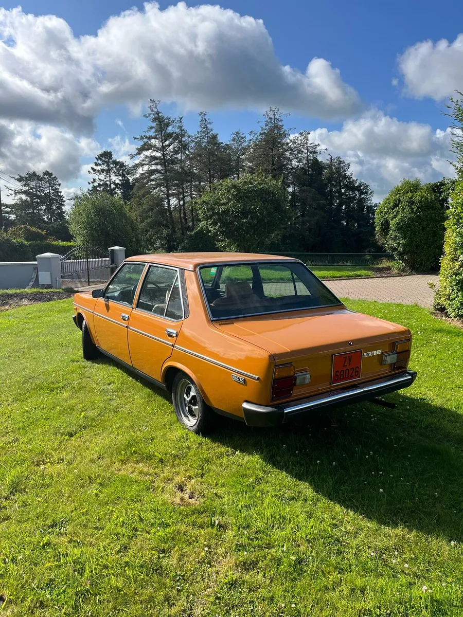 Vintage car - Image 1